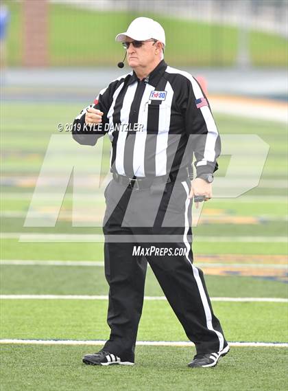 Thumbnail 1 in Rogers vs. Gunter (UIL 3A Division 2 Region 2 Semifinal) photogallery.