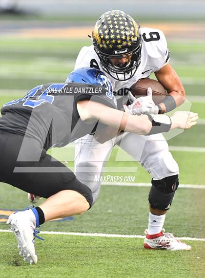 Thumbnail 2 in Rogers vs. Gunter (UIL 3A Division 2 Region 2 Semifinal) photogallery.