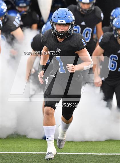 Thumbnail 3 in Rogers vs. Gunter (UIL 3A Division 2 Region 2 Semifinal) photogallery.