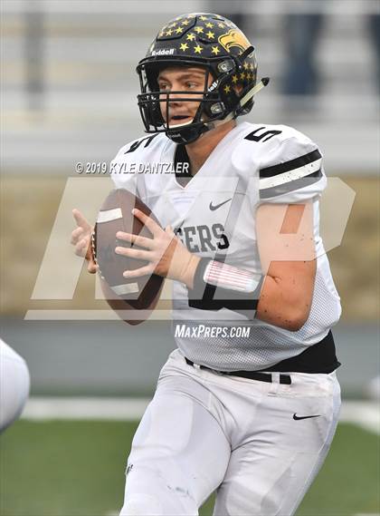 Thumbnail 2 in Rogers vs. Gunter (UIL 3A Division 2 Region 2 Semifinal) photogallery.