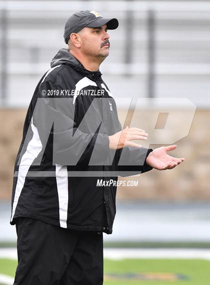 Thumbnail 3 in Rogers vs. Gunter (UIL 3A Division 2 Region 2 Semifinal) photogallery.
