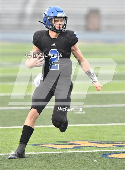 Thumbnail 2 in Rogers vs. Gunter (UIL 3A Division 2 Region 2 Semifinal) photogallery.