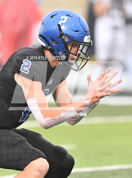 Thumbnail 2 in Rogers vs. Gunter (UIL 3A Division 2 Region 2 Semifinal) photogallery.
