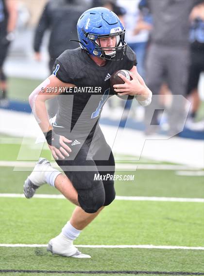 Thumbnail 1 in Rogers vs. Gunter (UIL 3A Division 2 Region 2 Semifinal) photogallery.
