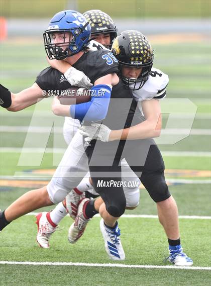 Thumbnail 1 in Rogers vs. Gunter (UIL 3A Division 2 Region 2 Semifinal) photogallery.
