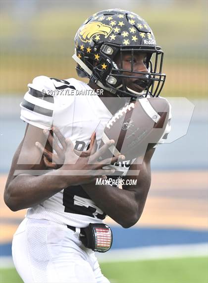 Thumbnail 1 in Rogers vs. Gunter (UIL 3A Division 2 Region 2 Semifinal) photogallery.