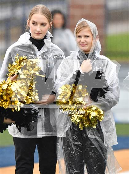 Thumbnail 3 in Rogers vs. Gunter (UIL 3A Division 2 Region 2 Semifinal) photogallery.