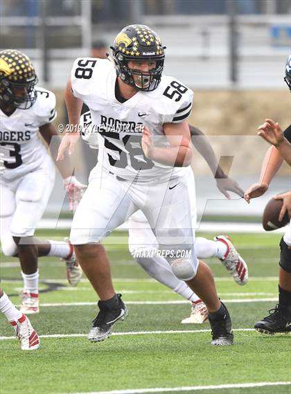 Thumbnail 1 in Rogers vs. Gunter (UIL 3A Division 2 Region 2 Semifinal) photogallery.