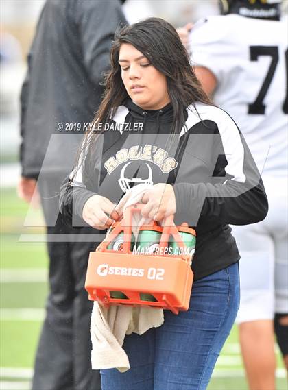 Thumbnail 3 in Rogers vs. Gunter (UIL 3A Division 2 Region 2 Semifinal) photogallery.