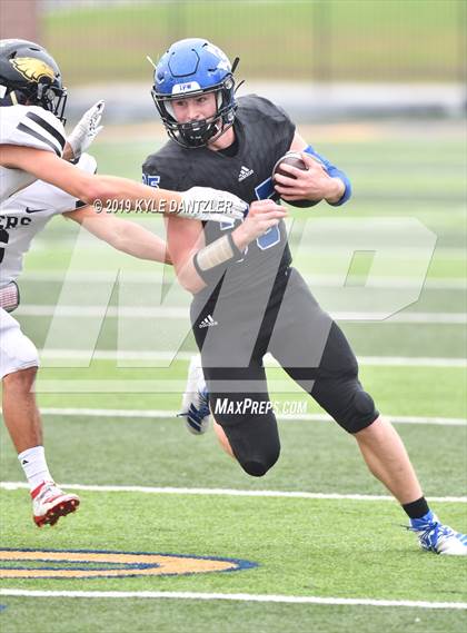 Thumbnail 3 in Rogers vs. Gunter (UIL 3A Division 2 Region 2 Semifinal) photogallery.