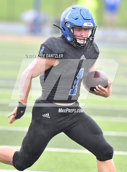 Thumbnail 3 in Rogers vs. Gunter (UIL 3A Division 2 Region 2 Semifinal) photogallery.
