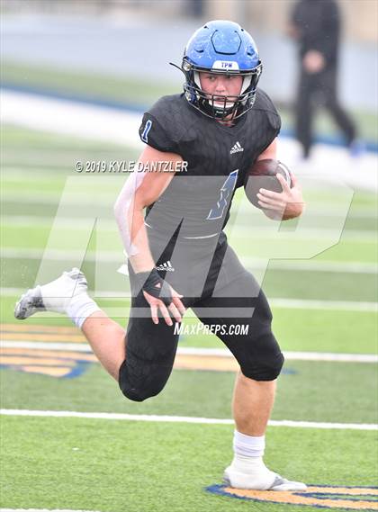 Thumbnail 3 in Rogers vs. Gunter (UIL 3A Division 2 Region 2 Semifinal) photogallery.