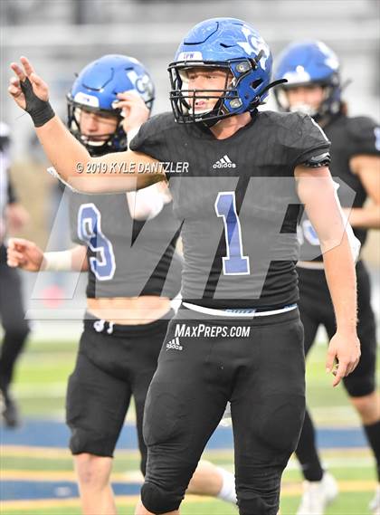 Thumbnail 3 in Rogers vs. Gunter (UIL 3A Division 2 Region 2 Semifinal) photogallery.