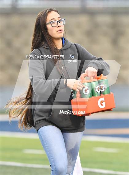 Thumbnail 1 in Rogers vs. Gunter (UIL 3A Division 2 Region 2 Semifinal) photogallery.