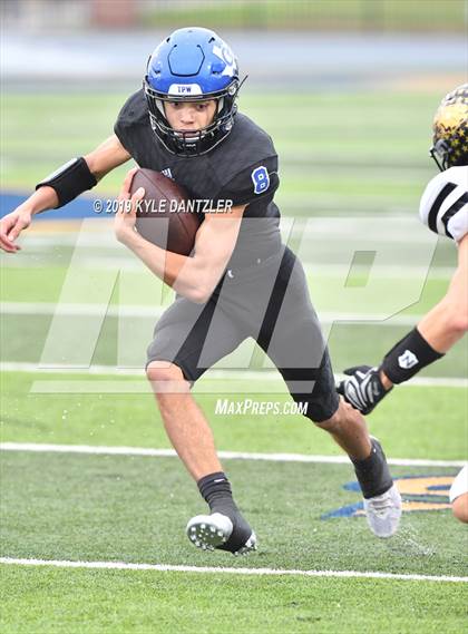 Thumbnail 1 in Rogers vs. Gunter (UIL 3A Division 2 Region 2 Semifinal) photogallery.