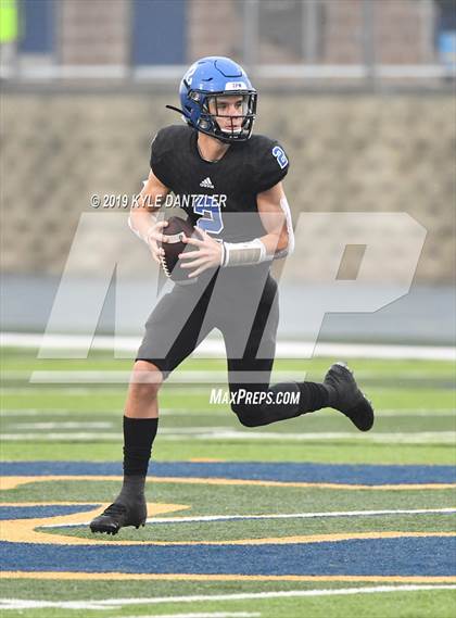 Thumbnail 3 in Rogers vs. Gunter (UIL 3A Division 2 Region 2 Semifinal) photogallery.