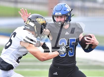 Thumbnail 2 in Rogers vs. Gunter (UIL 3A Division 2 Region 2 Semifinal) photogallery.