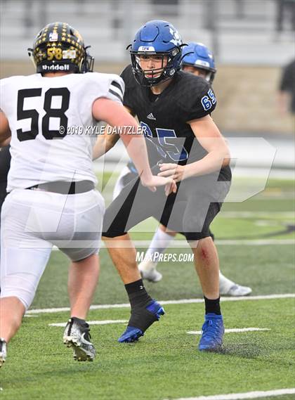 Thumbnail 1 in Rogers vs. Gunter (UIL 3A Division 2 Region 2 Semifinal) photogallery.