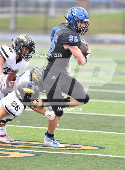 Thumbnail 3 in Rogers vs. Gunter (UIL 3A Division 2 Region 2 Semifinal) photogallery.