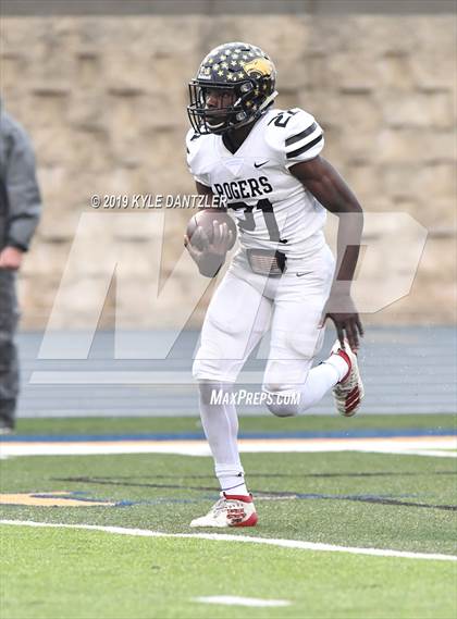 Thumbnail 1 in Rogers vs. Gunter (UIL 3A Division 2 Region 2 Semifinal) photogallery.