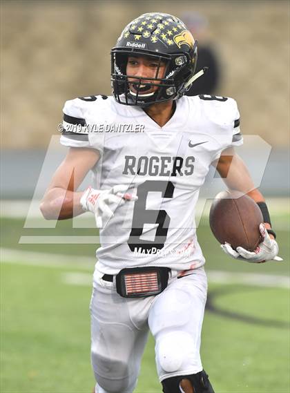 Thumbnail 3 in Rogers vs. Gunter (UIL 3A Division 2 Region 2 Semifinal) photogallery.