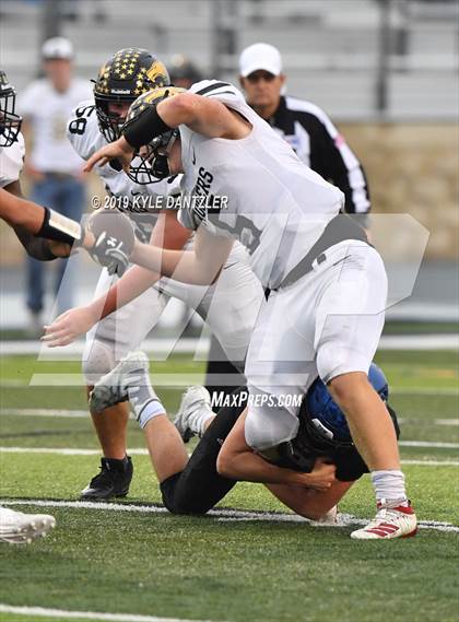 Thumbnail 1 in Rogers vs. Gunter (UIL 3A Division 2 Region 2 Semifinal) photogallery.