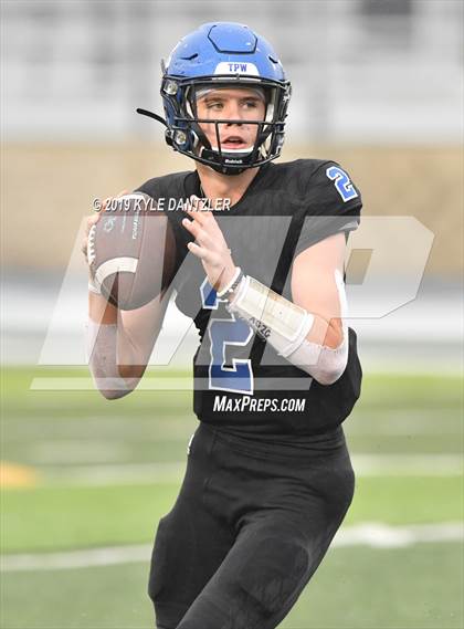 Thumbnail 3 in Rogers vs. Gunter (UIL 3A Division 2 Region 2 Semifinal) photogallery.