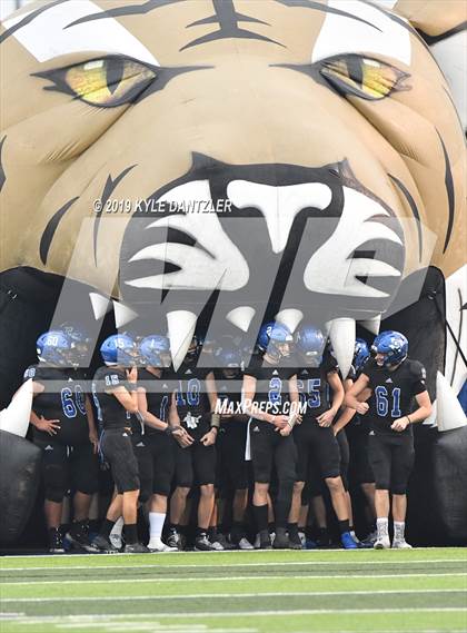 Thumbnail 3 in Rogers vs. Gunter (UIL 3A Division 2 Region 2 Semifinal) photogallery.