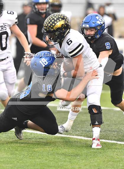 Thumbnail 2 in Rogers vs. Gunter (UIL 3A Division 2 Region 2 Semifinal) photogallery.