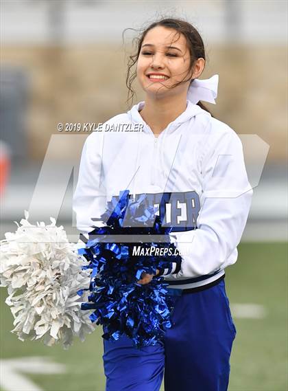 Thumbnail 2 in Rogers vs. Gunter (UIL 3A Division 2 Region 2 Semifinal) photogallery.