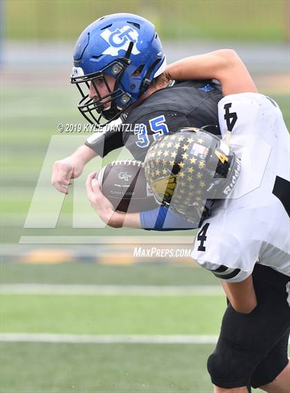 Thumbnail 3 in Rogers vs. Gunter (UIL 3A Division 2 Region 2 Semifinal) photogallery.
