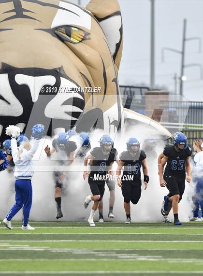 Thumbnail 3 in Rogers vs. Gunter (UIL 3A Division 2 Region 2 Semifinal) photogallery.