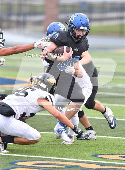 Thumbnail 1 in Rogers vs. Gunter (UIL 3A Division 2 Region 2 Semifinal) photogallery.