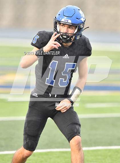 Thumbnail 3 in Rogers vs. Gunter (UIL 3A Division 2 Region 2 Semifinal) photogallery.