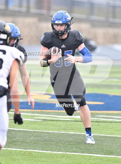Thumbnail 3 in Rogers vs. Gunter (UIL 3A Division 2 Region 2 Semifinal) photogallery.