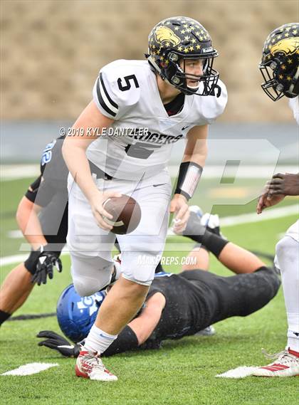 Thumbnail 3 in Rogers vs. Gunter (UIL 3A Division 2 Region 2 Semifinal) photogallery.