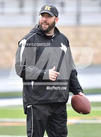 Thumbnail 2 in Rogers vs. Gunter (UIL 3A Division 2 Region 2 Semifinal) photogallery.