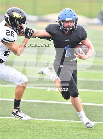 Thumbnail 2 in Rogers vs. Gunter (UIL 3A Division 2 Region 2 Semifinal) photogallery.