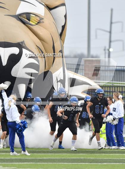 Thumbnail 1 in Rogers vs. Gunter (UIL 3A Division 2 Region 2 Semifinal) photogallery.