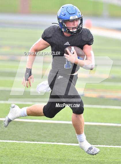 Thumbnail 1 in Rogers vs. Gunter (UIL 3A Division 2 Region 2 Semifinal) photogallery.