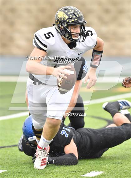 Thumbnail 2 in Rogers vs. Gunter (UIL 3A Division 2 Region 2 Semifinal) photogallery.