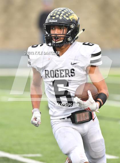 Thumbnail 3 in Rogers vs. Gunter (UIL 3A Division 2 Region 2 Semifinal) photogallery.