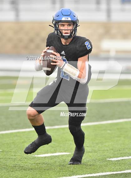 Thumbnail 1 in Rogers vs. Gunter (UIL 3A Division 2 Region 2 Semifinal) photogallery.