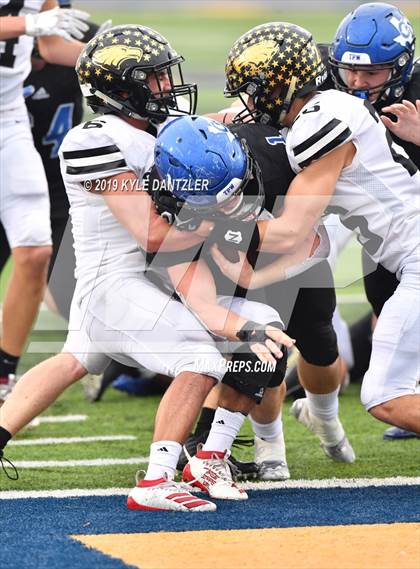 Thumbnail 1 in Rogers vs. Gunter (UIL 3A Division 2 Region 2 Semifinal) photogallery.