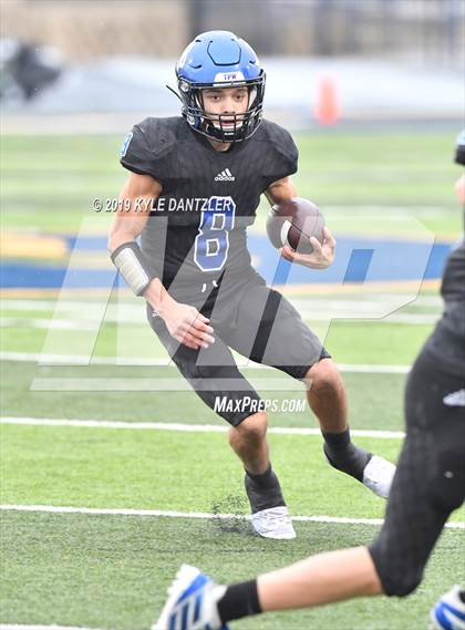 Thumbnail 2 in Rogers vs. Gunter (UIL 3A Division 2 Region 2 Semifinal) photogallery.