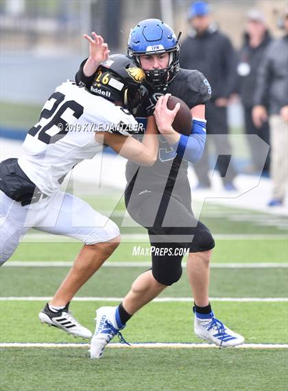 Thumbnail 1 in Rogers vs. Gunter (UIL 3A Division 2 Region 2 Semifinal) photogallery.