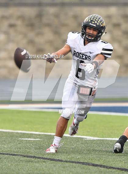 Thumbnail 3 in Rogers vs. Gunter (UIL 3A Division 2 Region 2 Semifinal) photogallery.