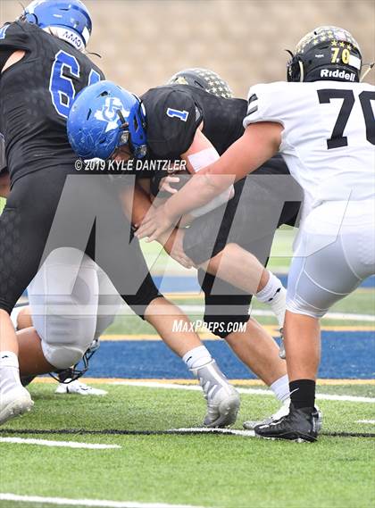 Thumbnail 1 in Rogers vs. Gunter (UIL 3A Division 2 Region 2 Semifinal) photogallery.