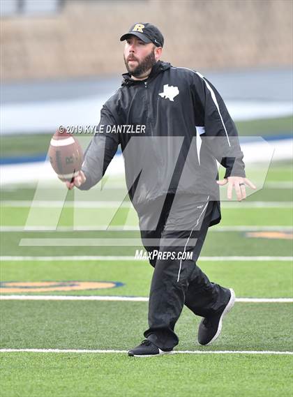 Thumbnail 2 in Rogers vs. Gunter (UIL 3A Division 2 Region 2 Semifinal) photogallery.