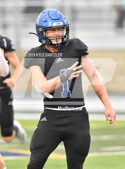 Thumbnail 2 in Rogers vs. Gunter (UIL 3A Division 2 Region 2 Semifinal) photogallery.